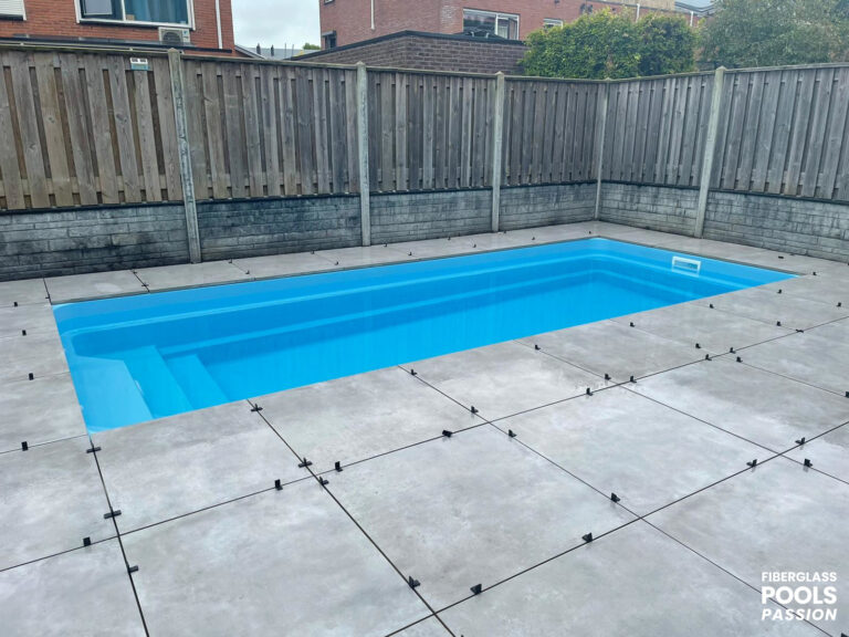 Fiberglass pool installation vs concrete pool construction