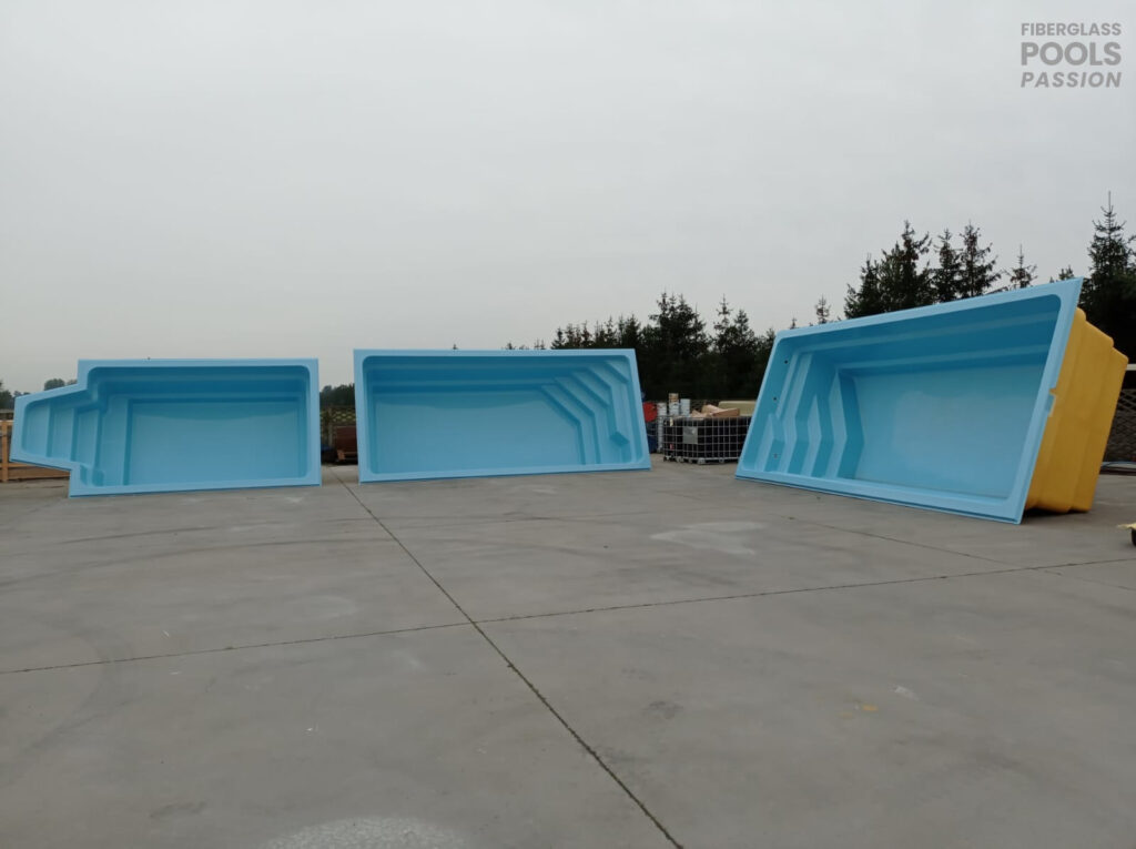 Fiberglass pools exhibition, fiberglass pools showroom. Fiberglass pools in blue color