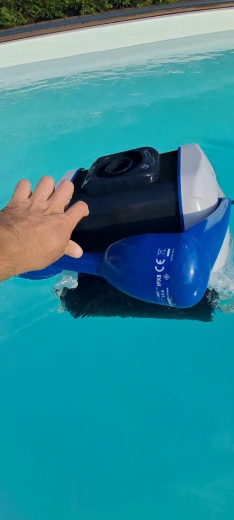 Automatic pool cleaner. Easier pool maintenance.