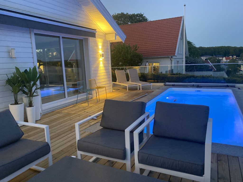 A beutiful and well maintenanced fiberglass pool will increase the worth of Your property.